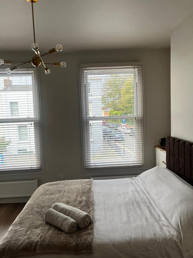 The Curious Apartment, Cheltenham Exterior foto